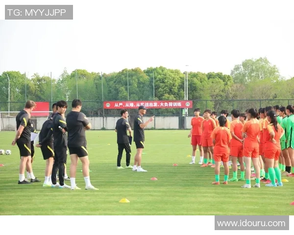 奔跑足球装备揭露假鞋真相助力球员提升竞技表现